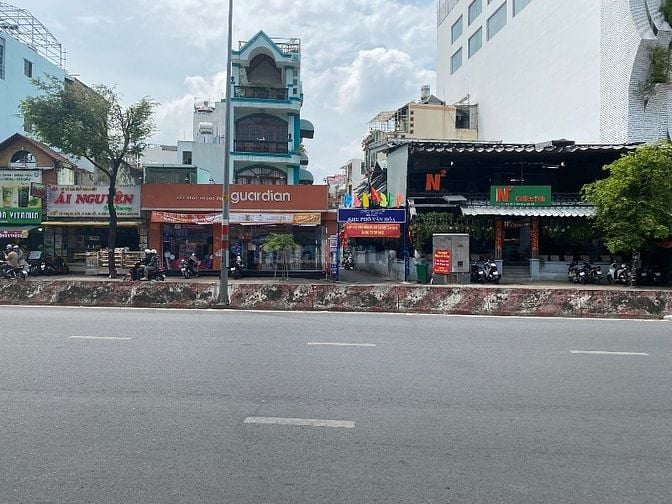 Bán nhà riêng đối diện đại học Công Thương TPHCM đường Lê Trọng Tấn