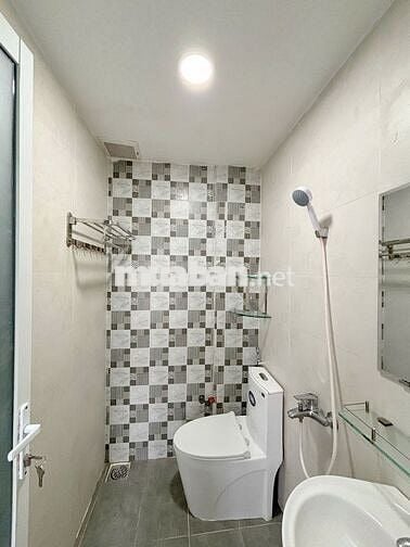 PHÒNG CỬA SỔ MỚI XÂY GẦN CẦU NGUYỄN TRI PHƯƠNG - UEH 