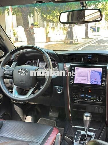 Toyota Fortuner Legender 2021 52,500 km màu Trắng