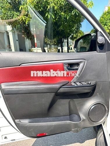 Toyota Fortuner Legender 2021 52,500 km màu Trắng
