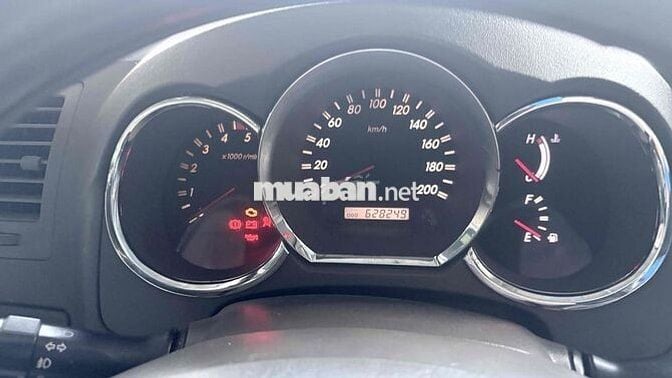 Toyota Fortuner 2009 Dầu Màu Bạc