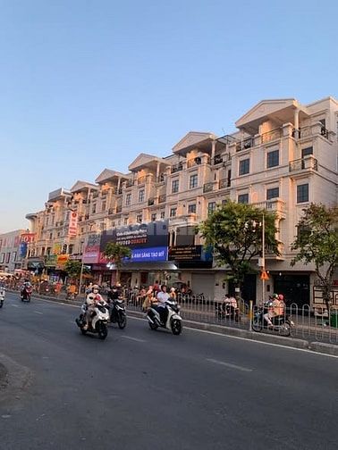 Nhà MT Nguyễn Văn Lượng KDC Cityland Park Hills - P10 GV_DT:10mx20m