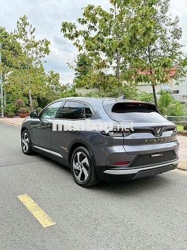 VinFast VF8 ECO/SDI 2023 Xám
