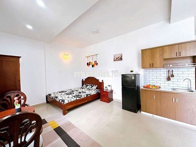 Sutdio siêu rộng ban công thoáng + sát vạn hạnh Mall + thang máy 