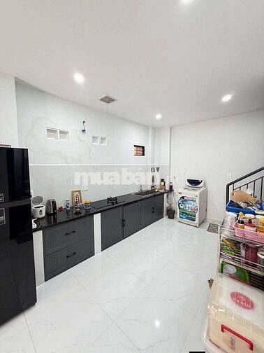 Căn bìa, ko lộ giới, 15m ra hxh, Trệt, 1 lầu, 2p 2wc. Sân trước nhà 5m