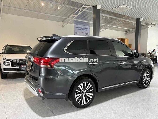 Mitsubishi Outlander CVT 2022 Đen Tự động