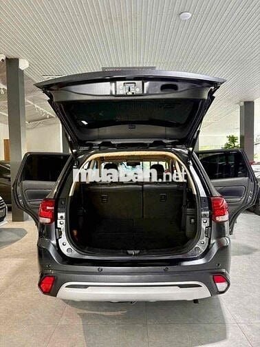 Mitsubishi Outlander CVT 2022 Đen Tự động