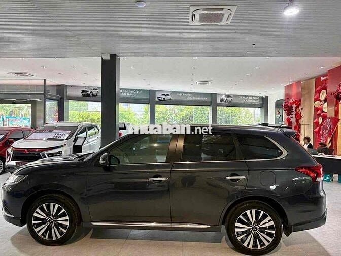 Mitsubishi Outlander CVT 2022 Đen Tự động