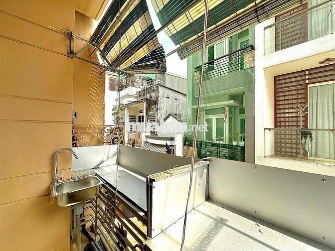 Cho Thuê Căn Hộ Bancol Tách Bếp Full NT Rộng 25m2 Ngay Chợ Bàn Cờ Q3