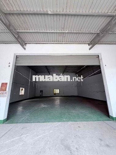 Cho thuê kho 300m2 Trần cao Trống suốt nền epoxy—Đường xe tải