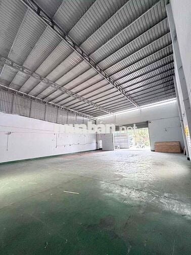 Cho thuê kho 300m2 Trần cao Trống suốt nền epoxy—Đường xe tải