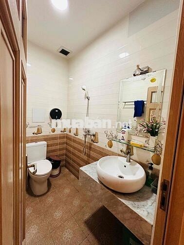 CHO THUÊ NHÀ VĂN PHÒNG MẶT TIỀN HIỀN VƯƠNG - 457m2, 1 TRỆT, 5 LẦU
