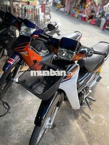 Kẹt tiền cần bán xe mới dọn từ trong ra ngoài