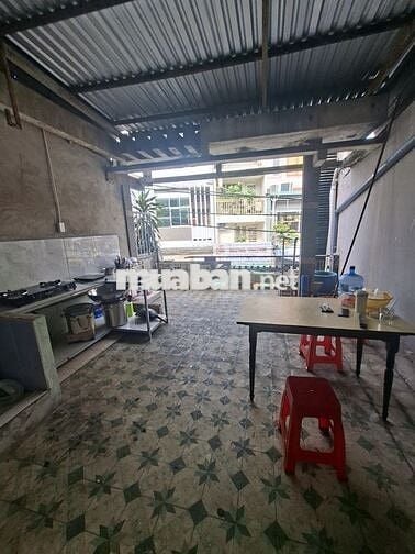 Phòng trống cần cho thuê do thường xuyên đi công tác
