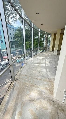 Cho thuê măt bằng văn phòng công ty ngay góc ngã 4