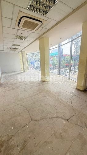Cho thuê măt bằng văn phòng công ty ngay góc ngã 4