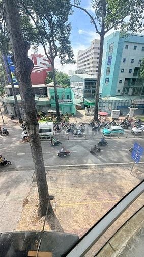Cho thuê măt bằng văn phòng công ty ngay góc ngã 4
