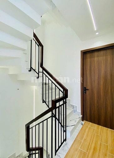 Nhà vuông vức DT 56m2 Hoàng Bật Đạt P15 Q. Tân Bình giá 3tỷ200tr, đang