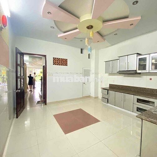 Cho thuê phòng ngay bến xe Q8 - Tạ Quang Bửu giờ giấc tự do có cửa sổ