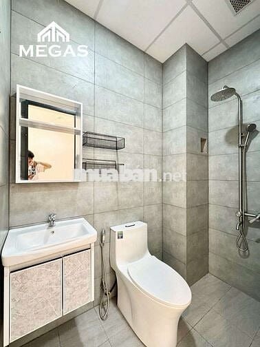Phòng rộng 40m2 ngay trung tâm Quận 10 