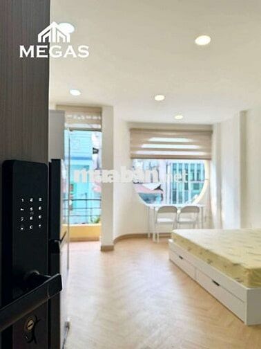 Phòng rộng 40m2 ngay trung tâm Quận 10 