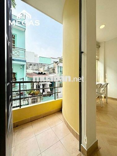 Phòng rộng 40m2 ngay trung tâm Quận 10 