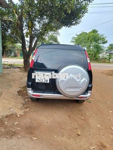 Ford Everest 7 chỗ màu Đen
