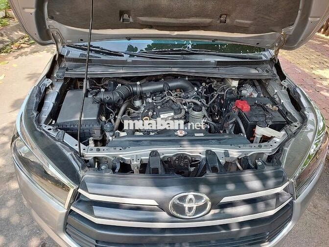 TOYOTA INNOVA MÀU BẠC BẢN E 2019
