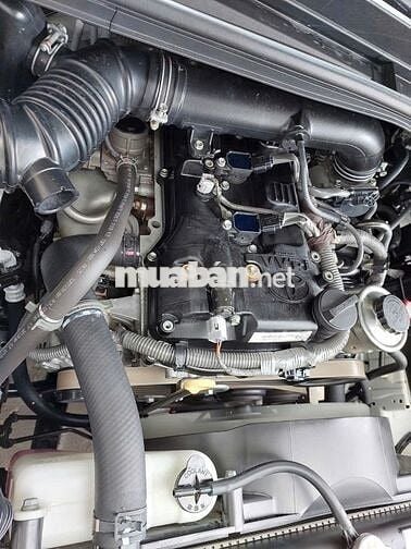 TOYOTA INNOVA MÀU BẠC BẢN E 2019