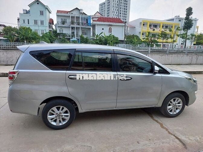 TOYOTA INNOVA MÀU BẠC BẢN E 2019
