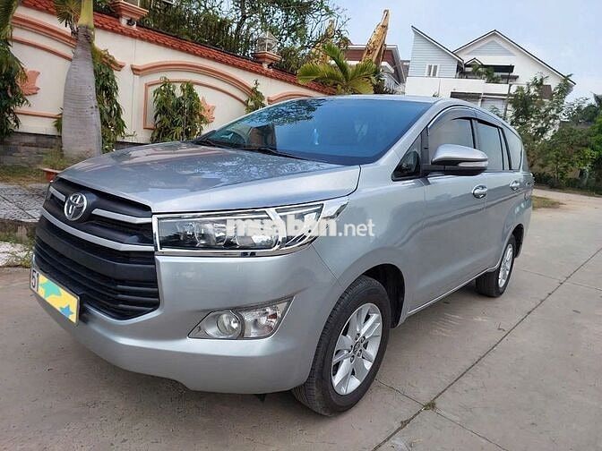 TOYOTA INNOVA MÀU BẠC BẢN E 2019