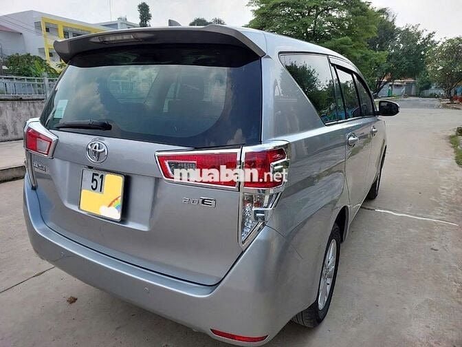 TOYOTA INNOVA MÀU BẠC BẢN E 2019