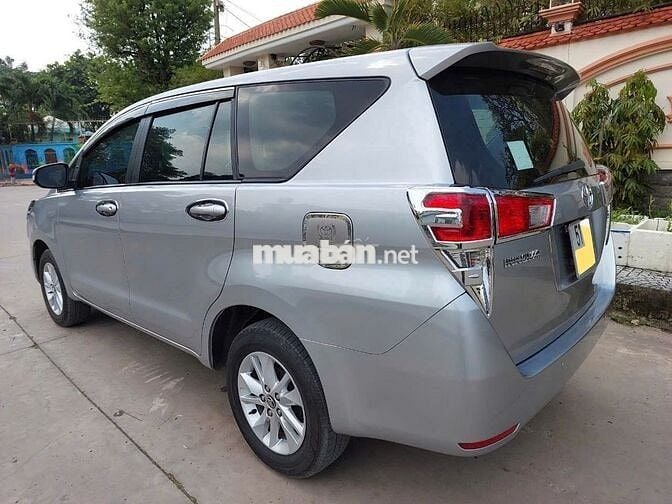 TOYOTA INNOVA MÀU BẠC BẢN E 2019