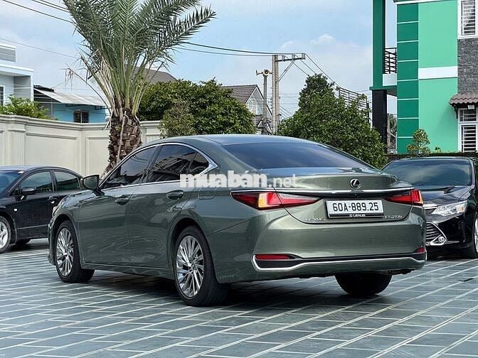 Lexus ES 250 vin23 đk24, một chủ đi hơn 2v