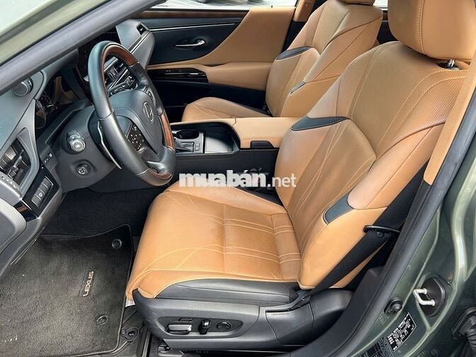 Lexus ES 250 vin23 đk24, một chủ đi hơn 2v