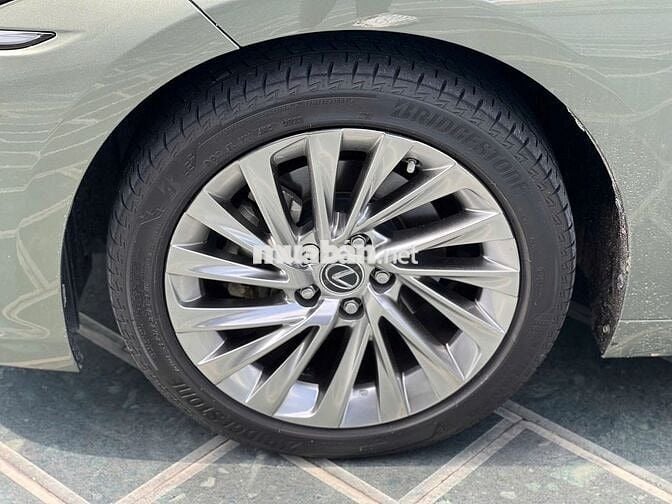 Lexus ES 250 vin23 đk24, một chủ đi hơn 2v