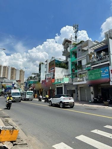 Hốt bạc! Mặt tiền kinh doanh đa ngành  Lạc Long Quân, ngang khủng ~5m 