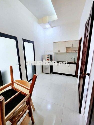 CHO THUÊ CHDV 2PN - BAN CÔNG FULL NỘI THẤT RỘNG 55m2 NGAY TRUNG TÂM BT