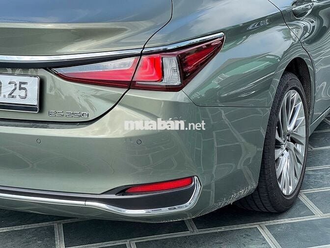 Lexus ES 250 vin23 đk24, một chủ đi hơn 2v