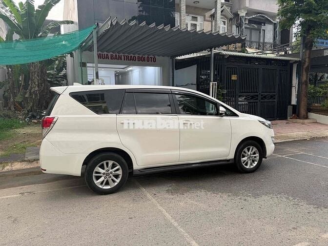 Toyota Innova 7 chỗ màu Trắng