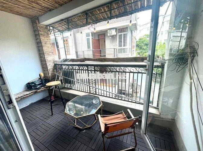 Căn hộ cao cấp 1N1K ở 118 Nguyễn Khánh Toàn, Ô tô đỗ cửa.