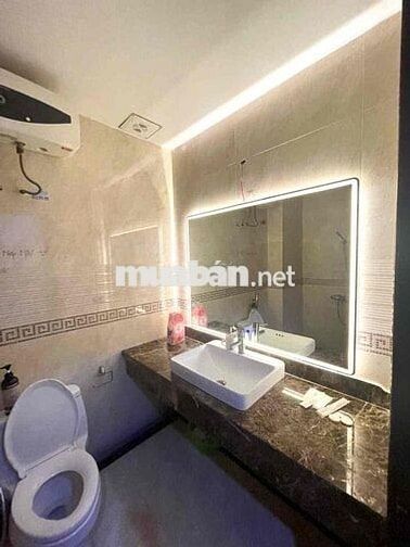 Căn hộ cao cấp 1N1K ở 118 Nguyễn Khánh Toàn, Ô tô đỗ cửa.