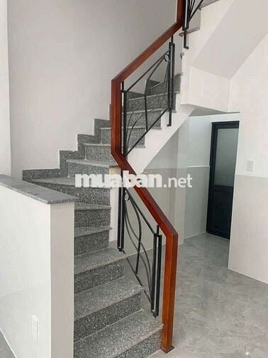 Cho thuê nhà mới mặt tiền đ42 12tr/ tháng
