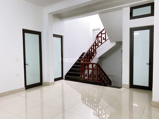 CHO THUÊ BIỆT THỰ GIA LÂM, 4 TẦNG, 8PN, SÂN VƯỜN, 30 TRIỆU/THÁNG
