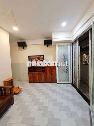 CHỈ 2.7 TỶ CC TẦNG TRỆT, ĐƯỜNG NGÔ QUYỀN, Q5. DT 50m2, NHÀ MỚI, SHR.