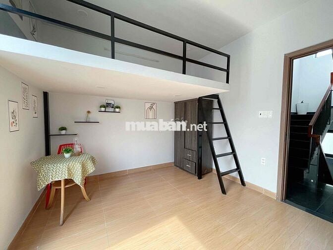 CHO THUÊ PHÒNG TRỌ CÓ GÁC - BAN CÔNG RỘNG 30m2 NGAY TRUNG TÂM BT