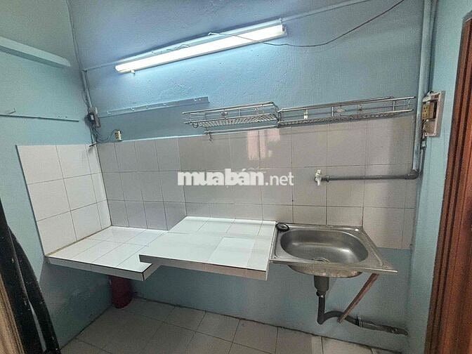 Phòng trọ riêng 25m2 trang bị đầy đủ, có nhà vệ sinh riêng, ban công,