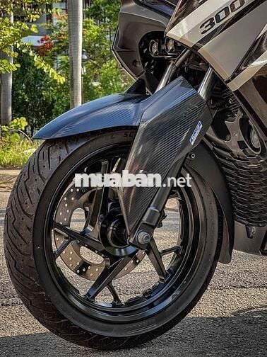 Yamaha Xmax 300 2023, có giao lưu xe.