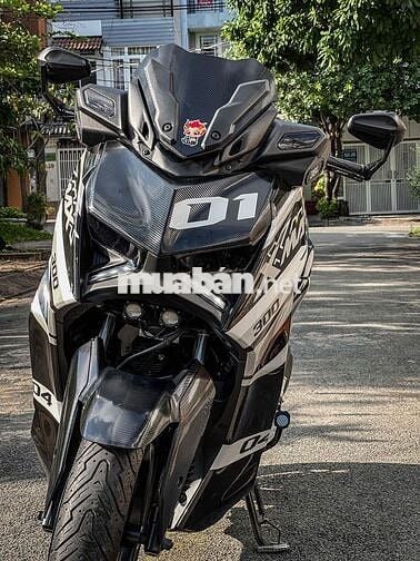 Yamaha Xmax 300 2023, có giao lưu xe.