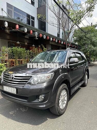 Toyota Fortuner 2013 Tự động Xám